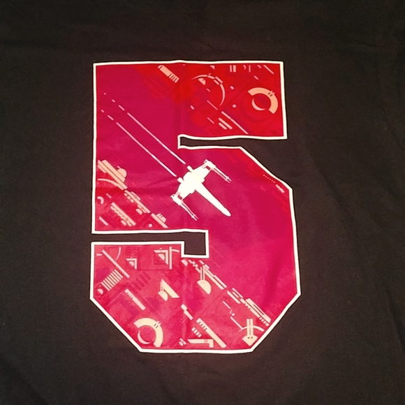 Size medium black "red number five" t-shirt - Picture 1 of 2